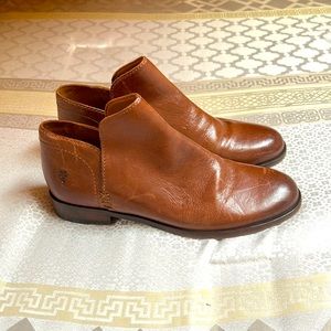 Frye low profile shoe/boot.
